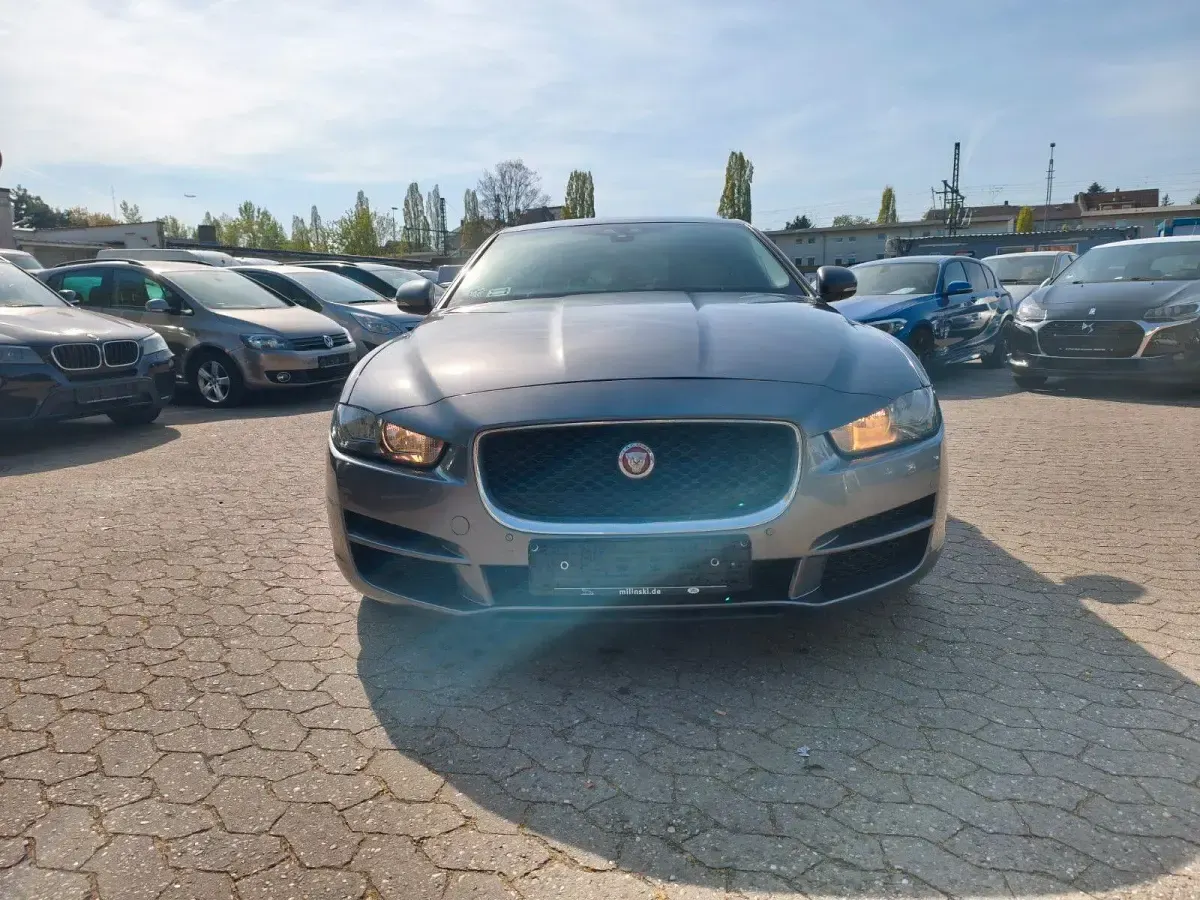 Gebraucht Jaguar XE Prestige 179 PS (131 kW) 2015 Grau Limousine