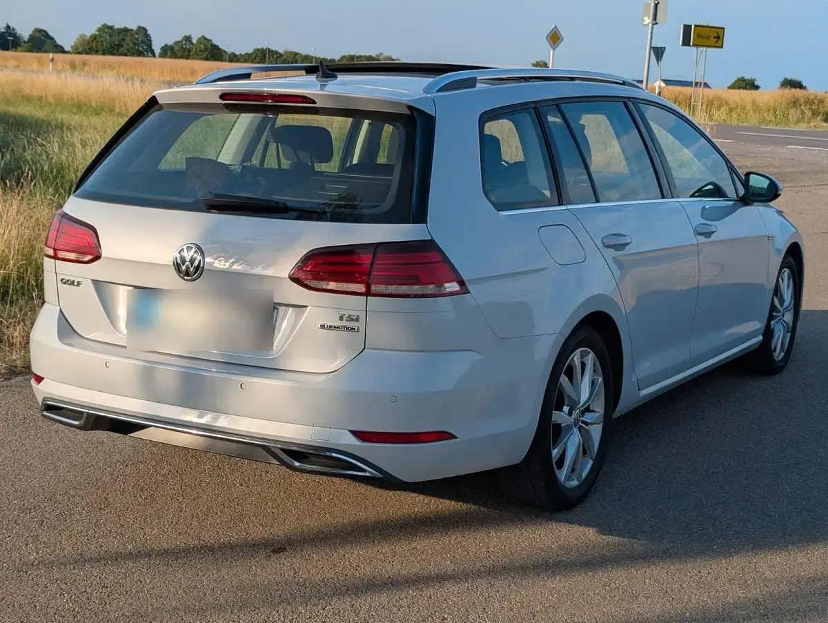 Gebraucht VW Golf VII Highline 131 PS (96 kW) 2018 Weiß Limousine