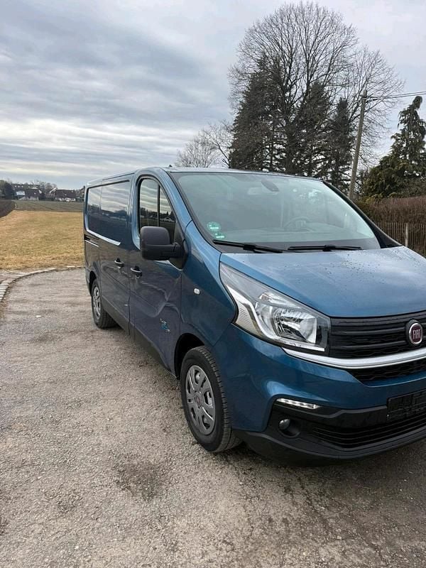 Gebraucht Fiat Talento 145 PS (106 kW) 2017 Blau Van / Kleinbus