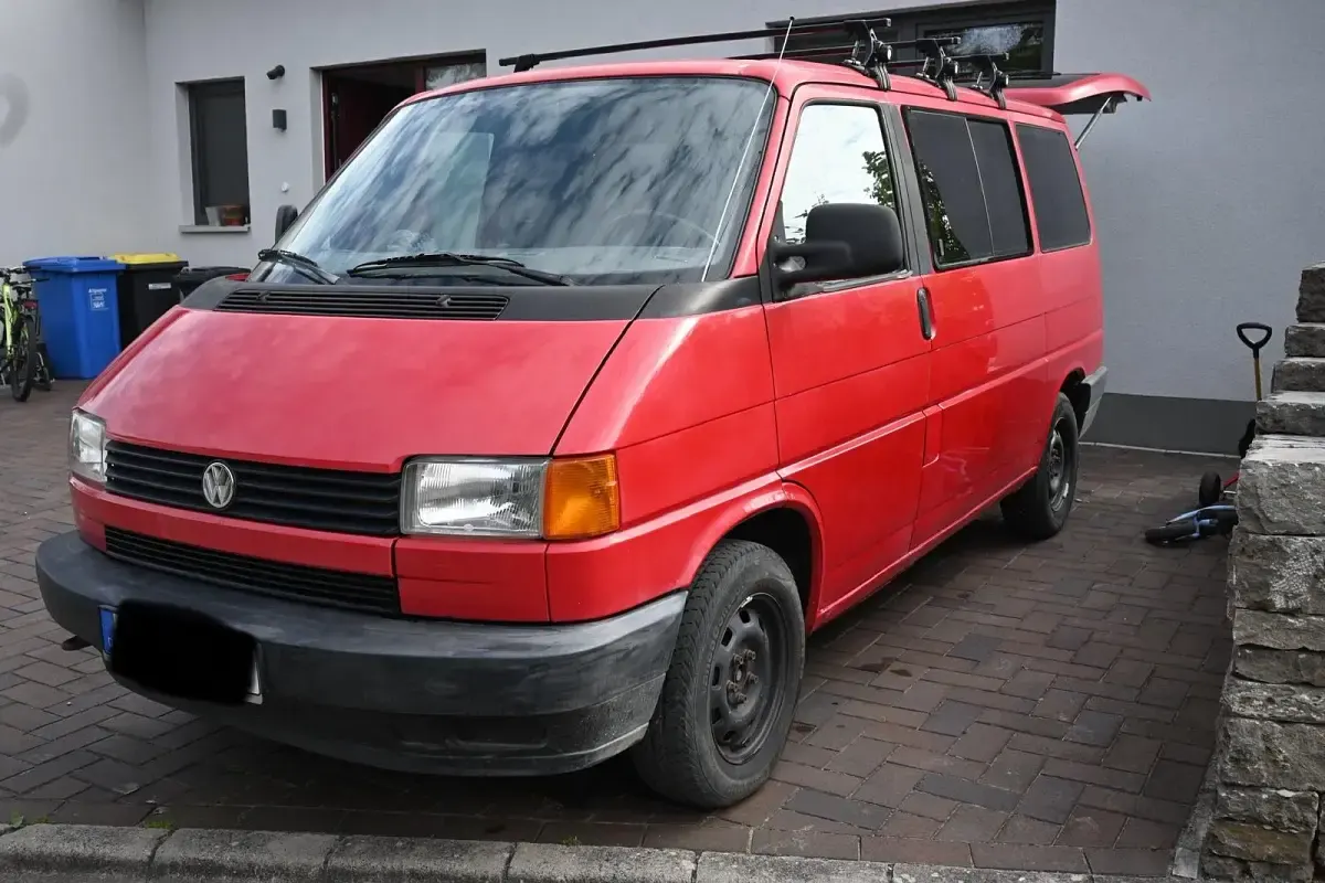 Second-hand VW Multivan 110 CP (80 kW) 1995 Roșu Monovolum