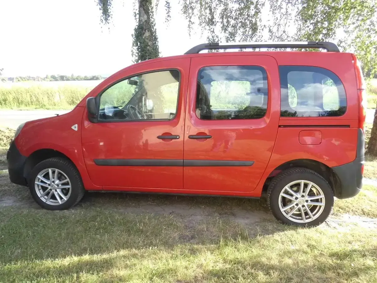 Gebraucht Renault Kangoo Expression 106 PS (77 kW) 2009 Rot Kombi