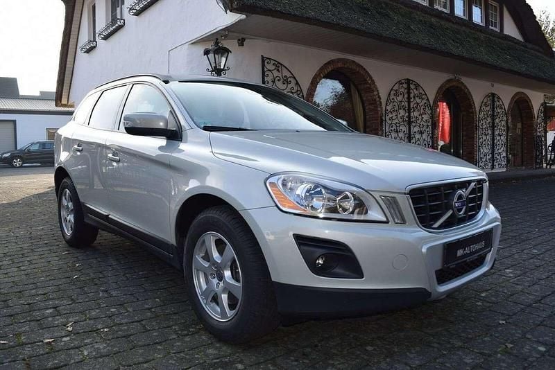 Gebraucht Volvo XC60 175 PS (128 kW) 2010 Weisssilberweiß metallic SUV