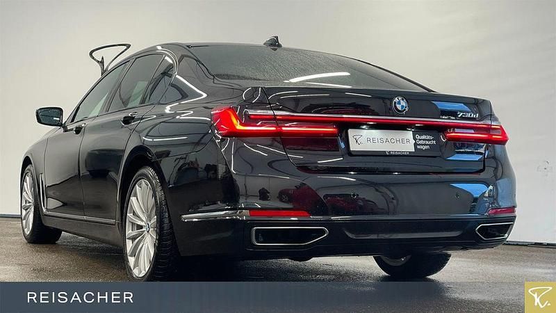 Gebraucht BMW 730 Efficient Dynamics 286 PS (210 kW) 2022 Saphirschwarz metallic Limousine