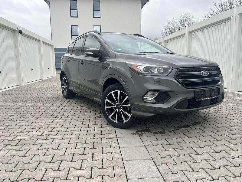 Gebraucht Ford Kuga ST-Line 150 PS (110 kW) 2016 Grau SUV