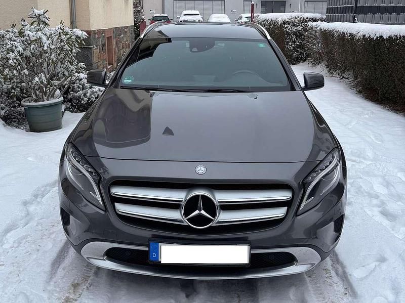 Gebraucht Mercedes GLA200 156 PS (114 kW) 2015 Grau SUV