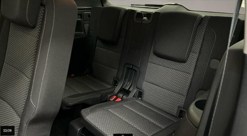 Gebraucht VW Touran Comfortline 150 PS (110 kW) 2025 Oyster silver metallic Van / Kleinbus