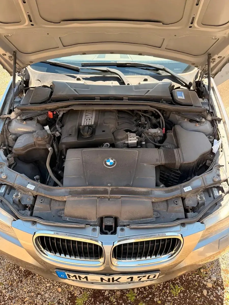 Gebraucht BMW 318 143 PS (105 kW) 2011 Grau Kombi