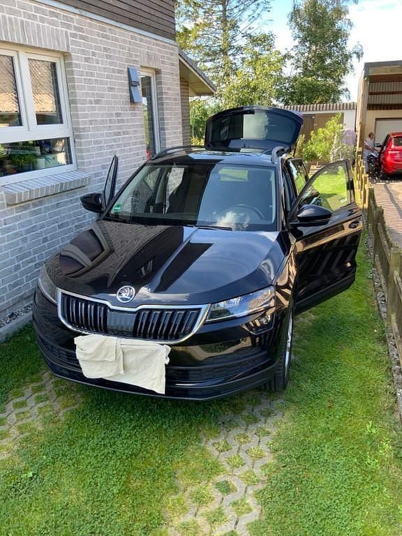 Schwarz Gebraucht 2018 Skoda Karoq Ambition SUV | 15.000 € (Superpreis) - Bild 1/4