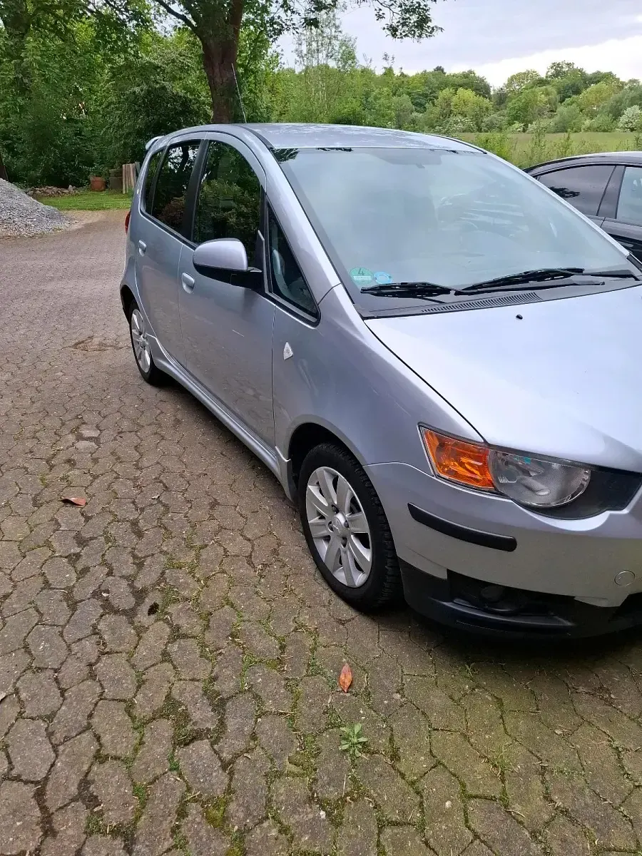 Gebraucht Mitsubishi Colt 95 PS (69 kW) 2012 Silber Kleinwagen