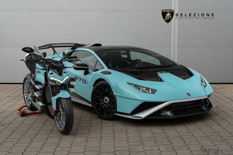 Blau Gebraucht 2023 Lamborghini Huracán Coupé | 599.900 € - Bild 1/4