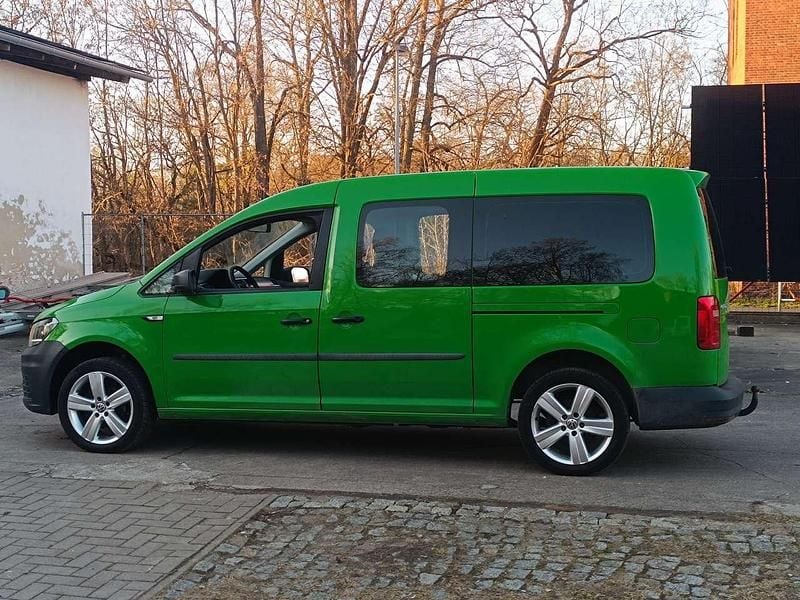 Gebraucht VW Caddy Maxi Beach 102 PS (75 kW) 2020 Grün Van / Kleinbus