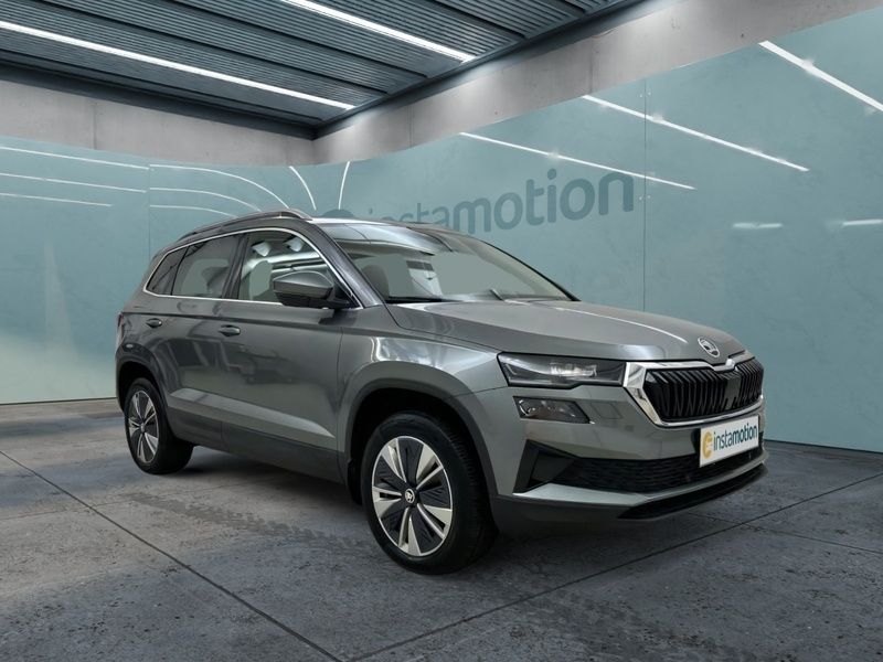 Grau Gebraucht 2023 Skoda Karoq Style SUV | 30.400 € (Etwas zu teuer) - Bild 1/4