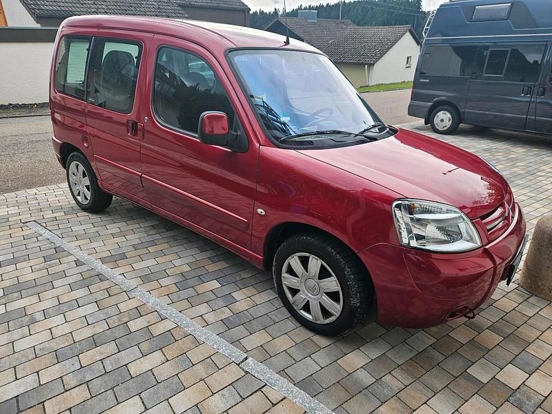 Rot Gebraucht 2005 Citroën Berlingo Van / Kleinbus | 4.400 € (Teuer) - Bild 1/4