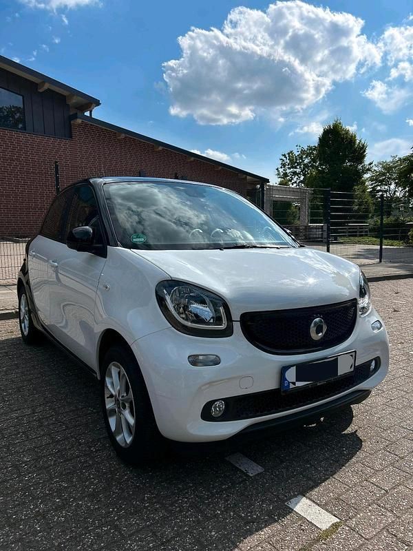 Weiß Gebraucht 2015 Smart ForFour Passion Kleinwagen | 6.500 € (Fairer Preis) - Bild 1/4