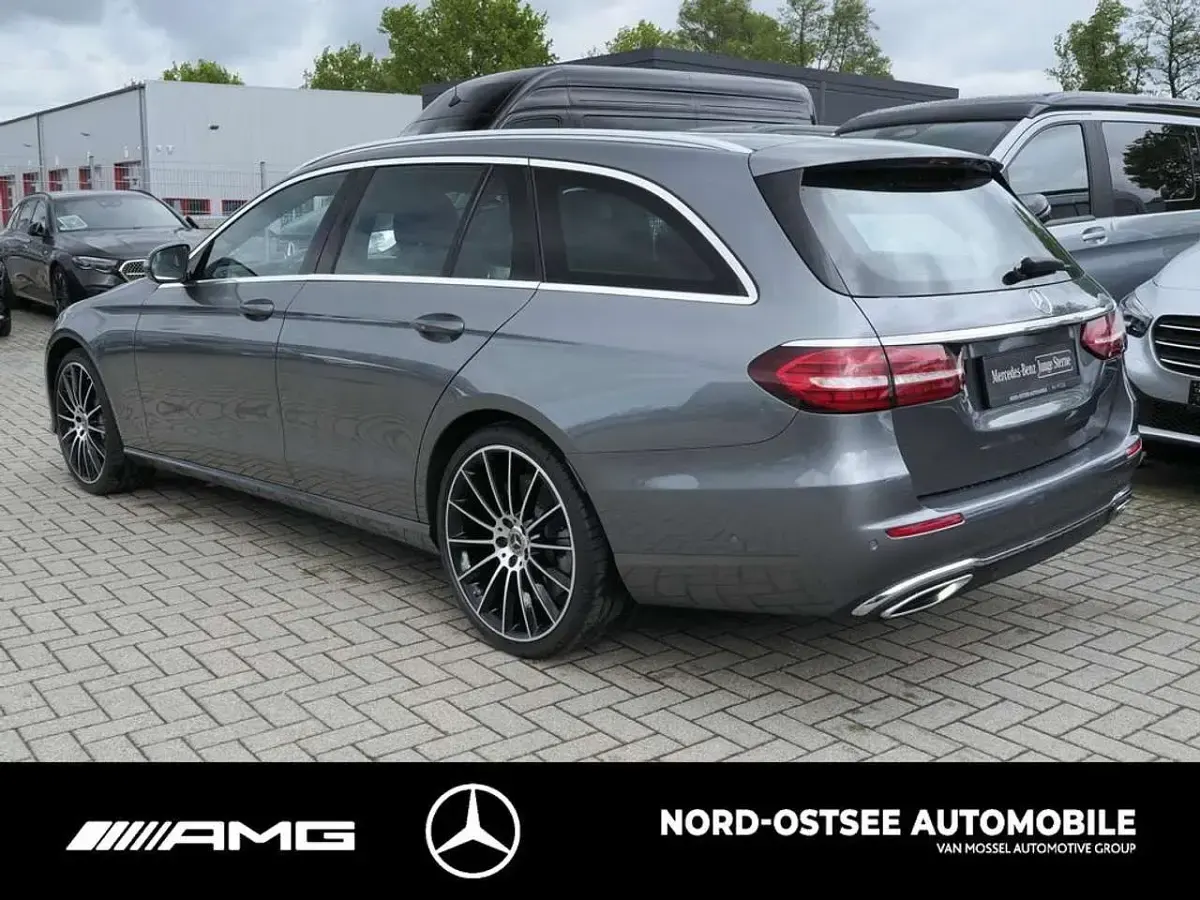 Gebraucht Mercedes E450 Avantgarde 367 PS (269 kW) 2022 Metalliclack selenitgrau Kombi