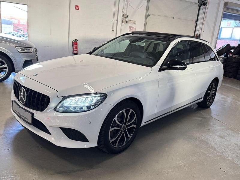 Weiß Gebraucht 2020 Mercedes C200 Avantgarde Kombi | 21.900 € (Fairer Preis) - Bild 1/4