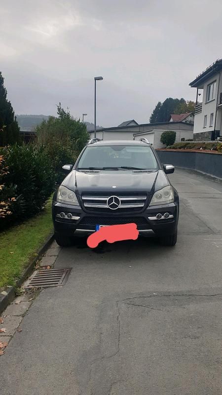 Schwarz Gebraucht 2025 Mercedes GL450 SUV | 10.200 € - Bild 1/4