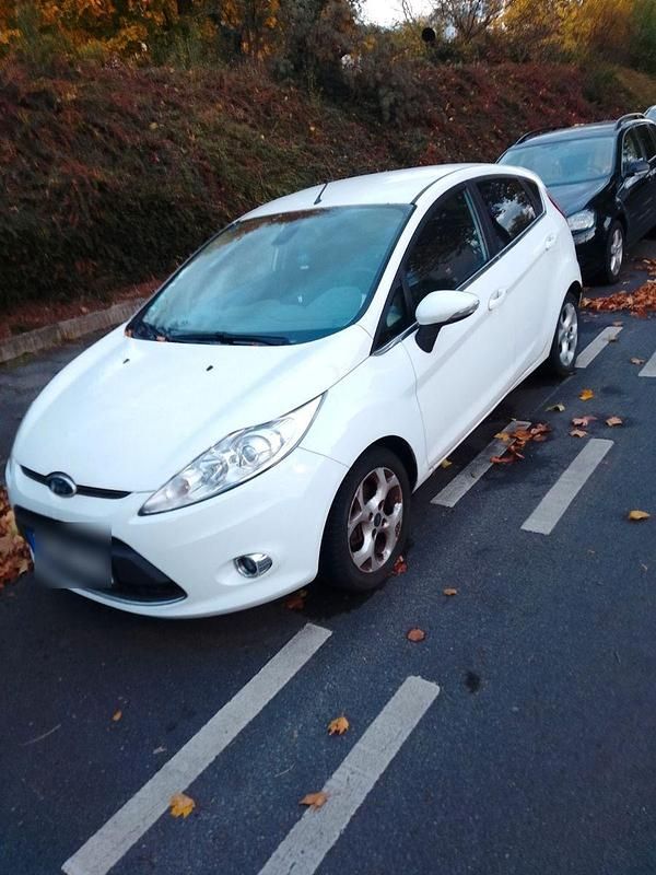 Gebraucht Ford Fiesta Titanium 82 PS (60 kW) 2010 Weiß Kleinwagen