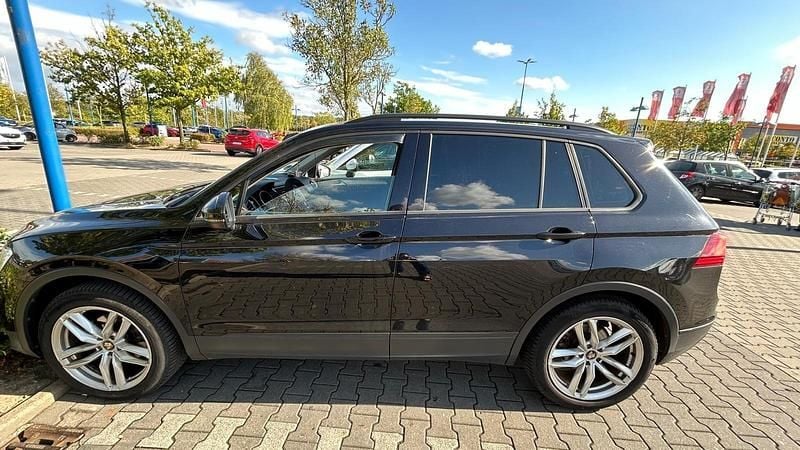Gebraucht VW Tiguan Trendline 125 PS (91 kW) 2016 Schwarz SUV