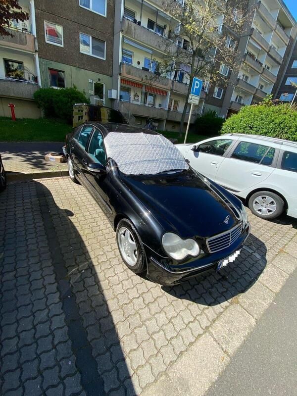 Schwarz Gebraucht 2004 Mercedes C200 Avantgarde Limousine | 4.500 € (Fairer Preis) - Bild 1/4