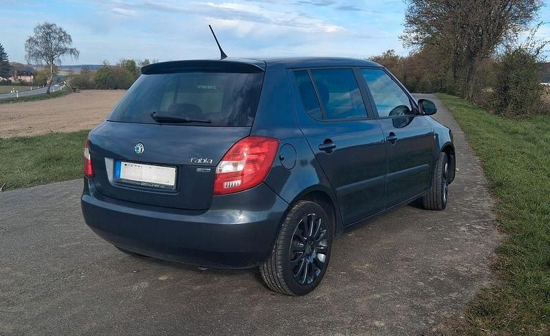 Gebraucht Skoda Fabia Ambition 86 PS (63 kW) 2012 Grau Limousine