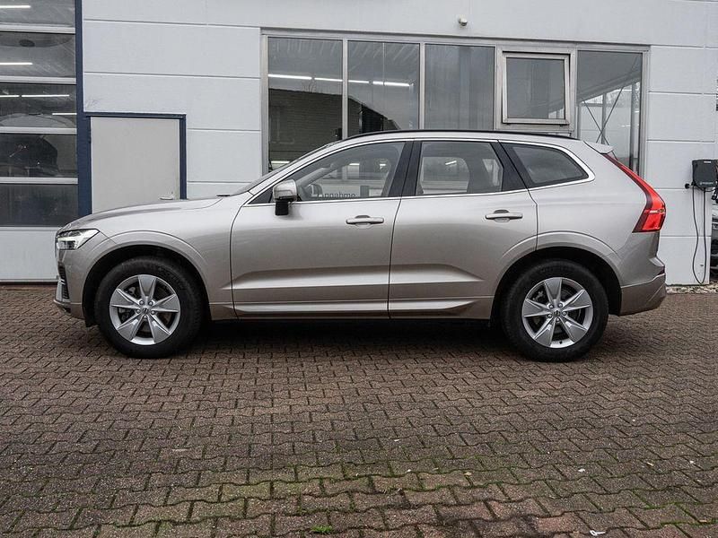 Gebraucht Volvo XC60 Core 197 PS (144 kW) 2023 Bright dusk / metallic SUV