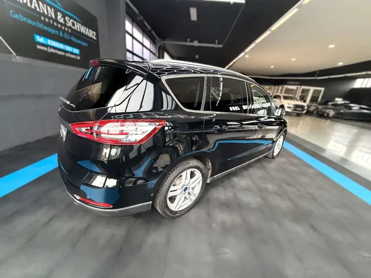 Gebraucht Ford S-MAX Titanium 150 PS (110 kW) 2018 Schwarz Van / Kleinbus