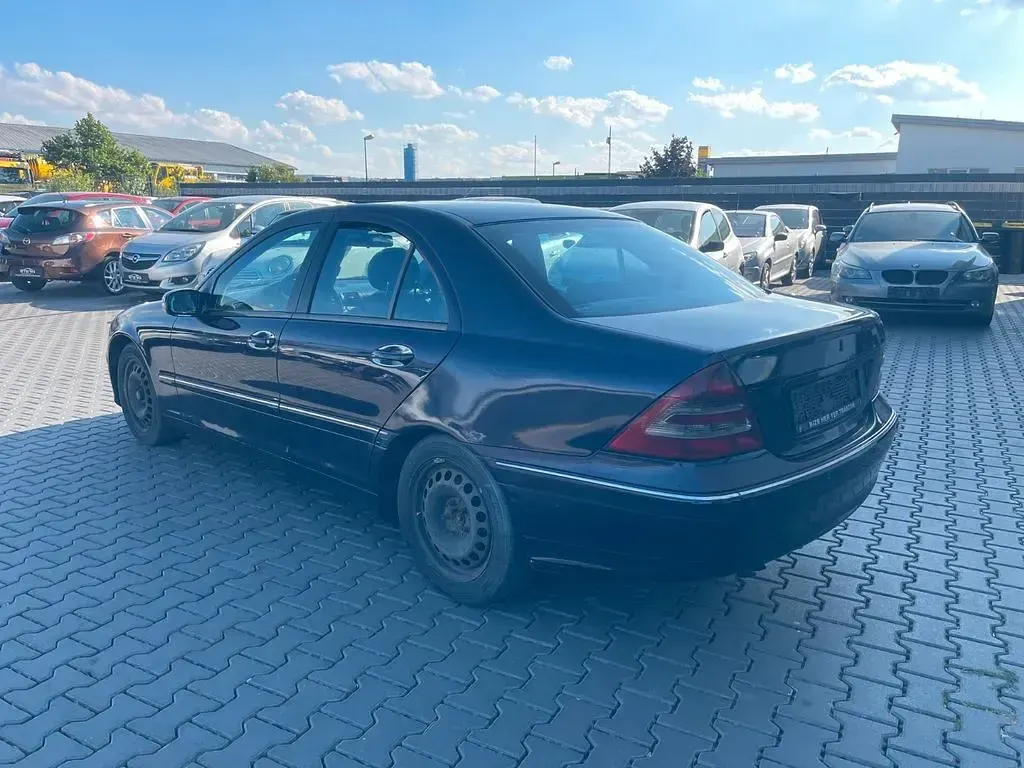Gebraucht Mercedes C220 Avantgarde 143 PS (105 kW) 2002 Blau Limousine