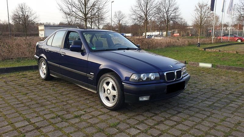 Gebraucht BMW 316 102 PS (75 kW) 1997 Blau Limousine
