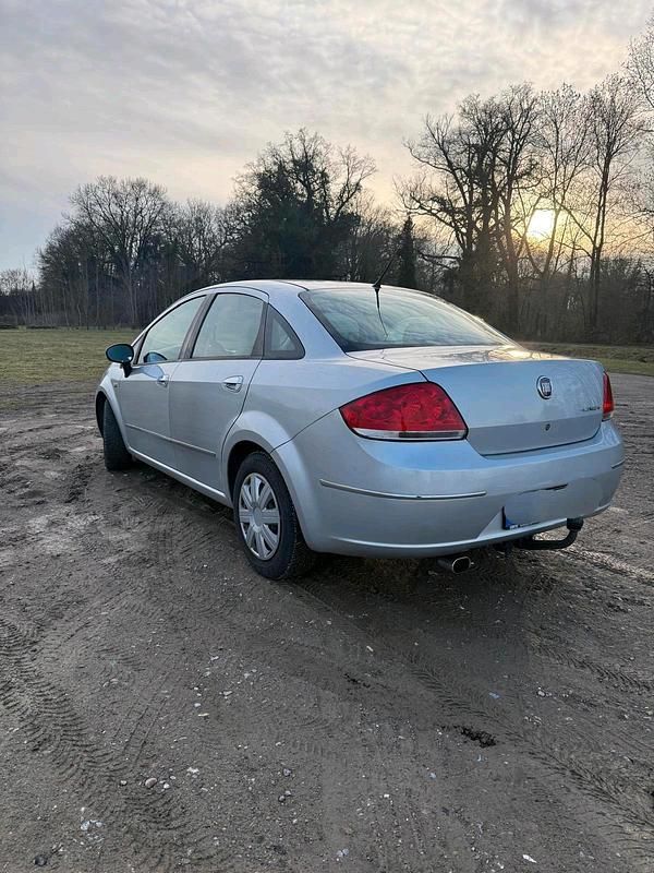 Gebraucht Fiat Linea 120 PS (88 kW) 2008 Silber Limousine