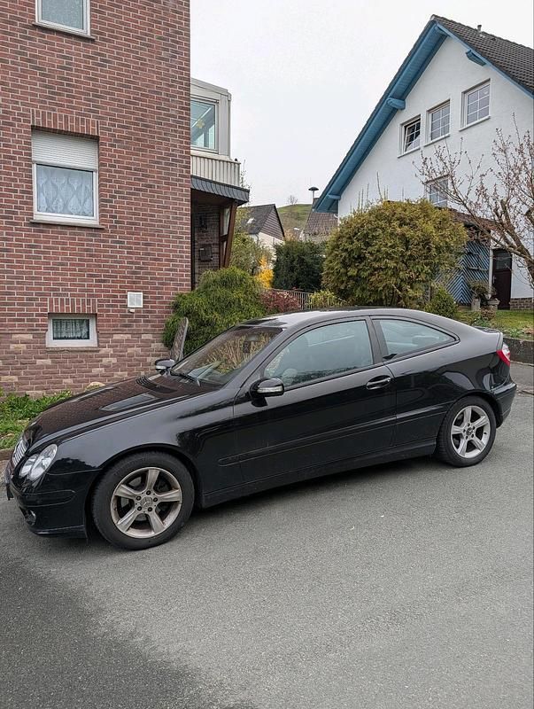 Gebraucht Mercedes C220 150 PS (110 kW) 2004 Schwarz Coupé