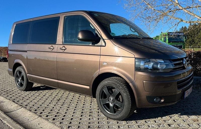 Gebraucht VW Multivan Comfortline 140 PS (102 kW) 2010 Braun Van