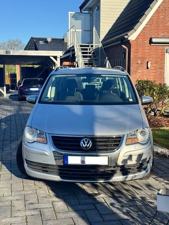 Silber Gebraucht 2009 VW Touran Trendline Van / Kleinbus | 5.000 € (Guter Preis) - Bild 1/4