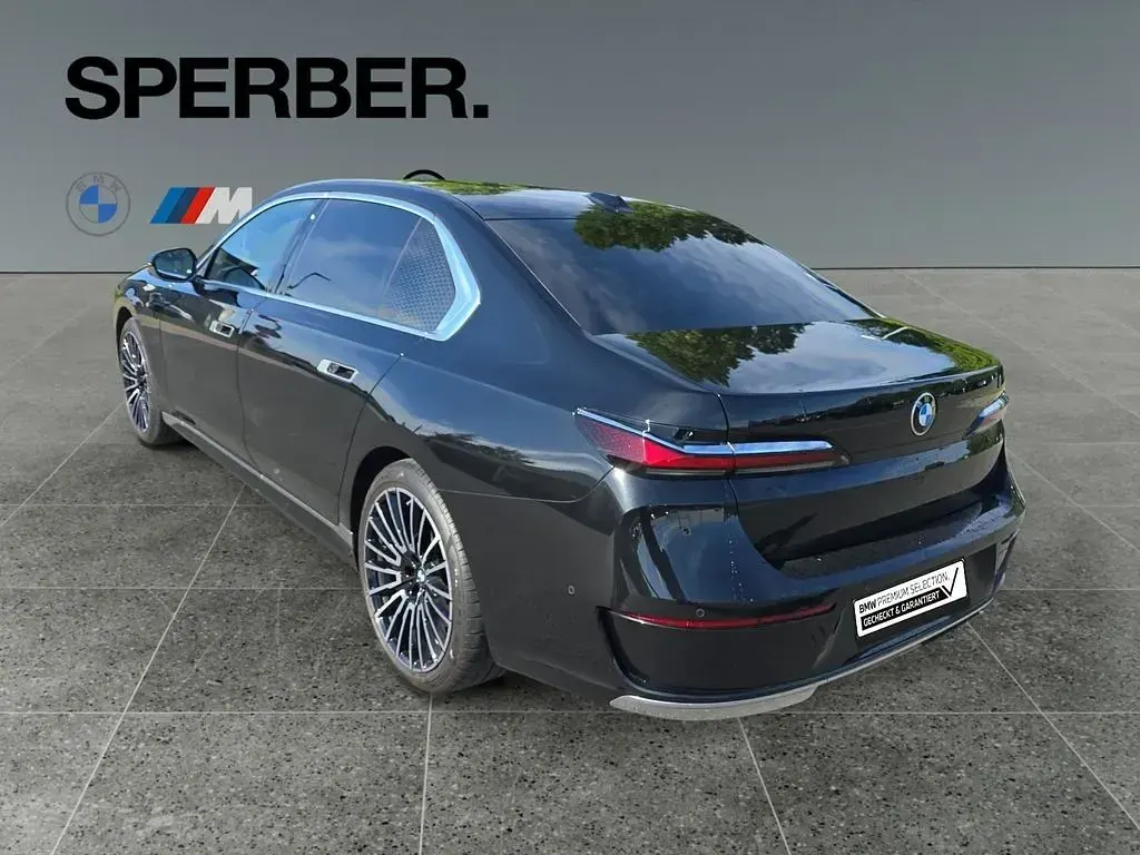 Gebraucht BMW 740 299 PS (219 kW) 2025 Schwarz Limousine