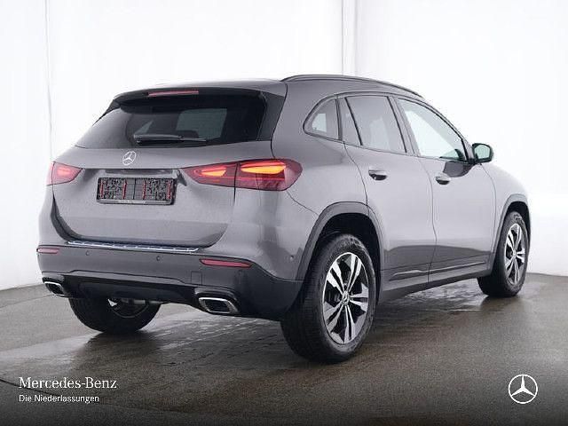 Mountain grau Gebraucht 2024 Mercedes GLA180 Progressive SUV | 33.890 € (Guter Preis) - Bild 1/4