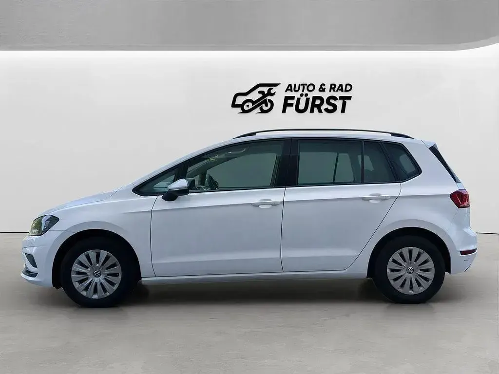 Gebraucht VW Golf VII Trendline 116 PS (85 kW) 2020 Weiß Van / Kleinbus