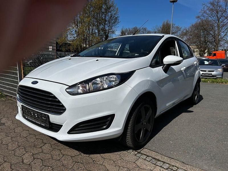 Gebraucht Ford Fiesta Trend 80 PS (58 kW) 2015 Weiß Limousine