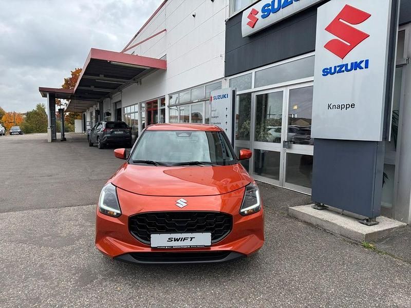 Neu Suzuki Swift Comfort 83 PS (61 kW) 2025 Orange Kleinwagen