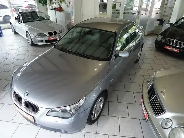 Gebraucht BMW 520 170 PS (125 kW) 2004 Silber (metallic) Limousine
