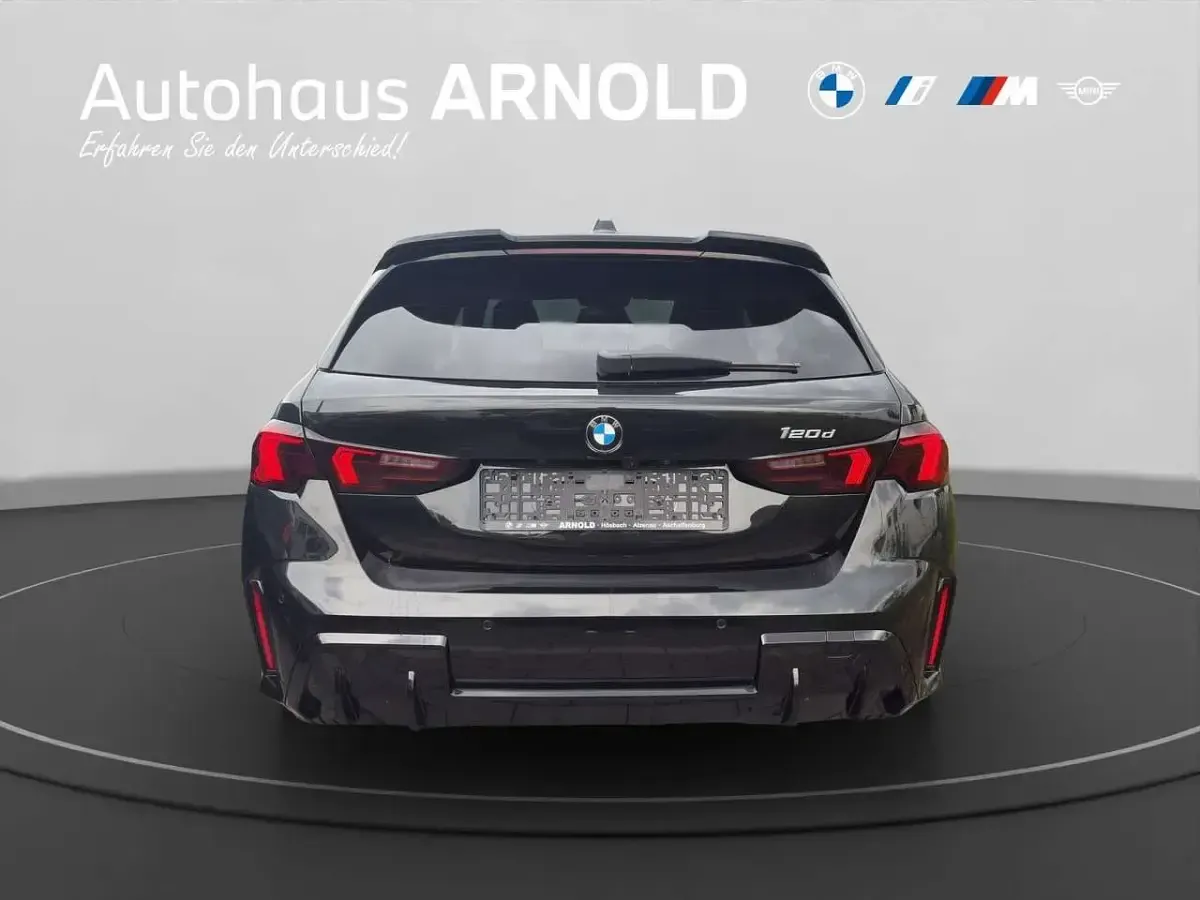 Gebraucht BMW 120 M Sport 163 PS (119 kW) 2026 Black sapphire Kleinwagen