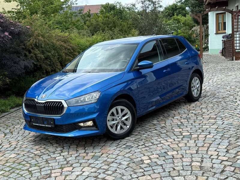 Raceblau metallic Gebraucht 2023 Skoda Fabia Style Kleinwagen | 19.580 € (Guter Preis) - Bild 1/4