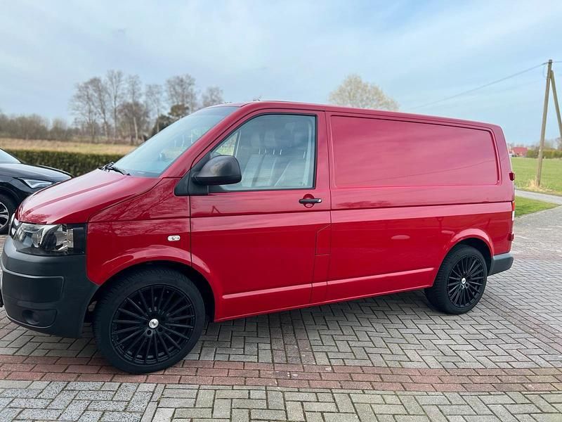 Gebraucht VW Transporter 102 PS (75 kW) 2013 Rot Van