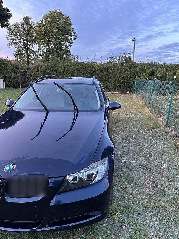 Blau Gebraucht 2007 BMW 316 Kombi | 4.999 € - Bild 1/4