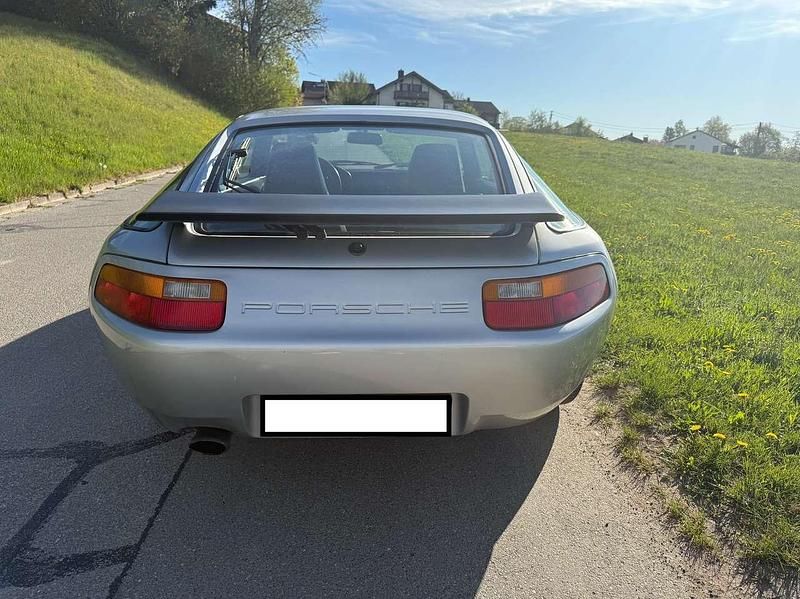 Second-hand Porsche 928 320 CP (235 kW) 1987 Argintiu Coupe