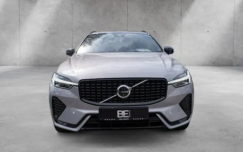 Gebraucht Volvo XC60 Ultimate 197 PS (144 kW) 2024 Silber / silver dawn (metallic) SUV