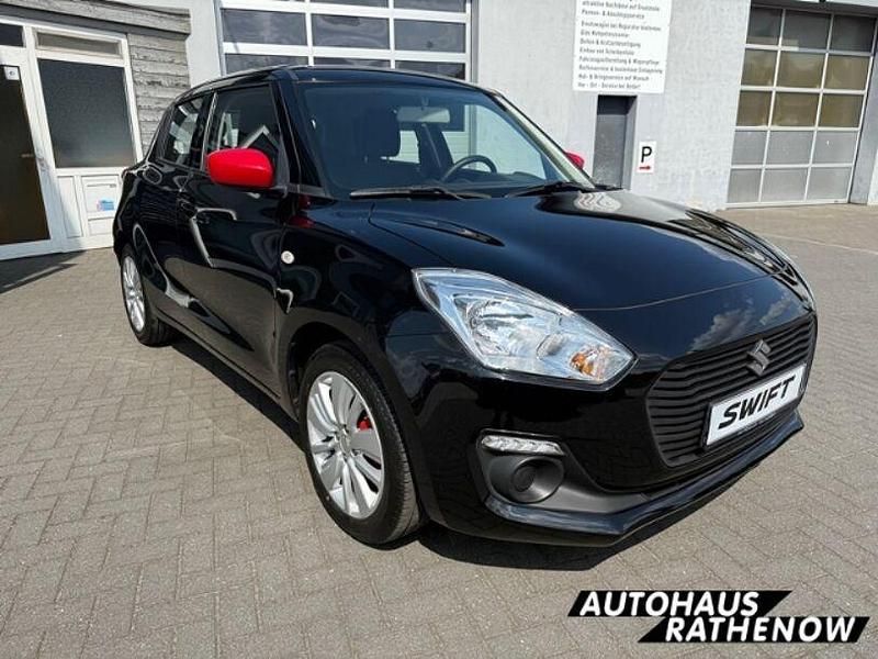 Schwarz Gebraucht 2020 Suzuki Swift Club Kleinwagen | 12.949 € (Fairer Preis) - Bild 1/4