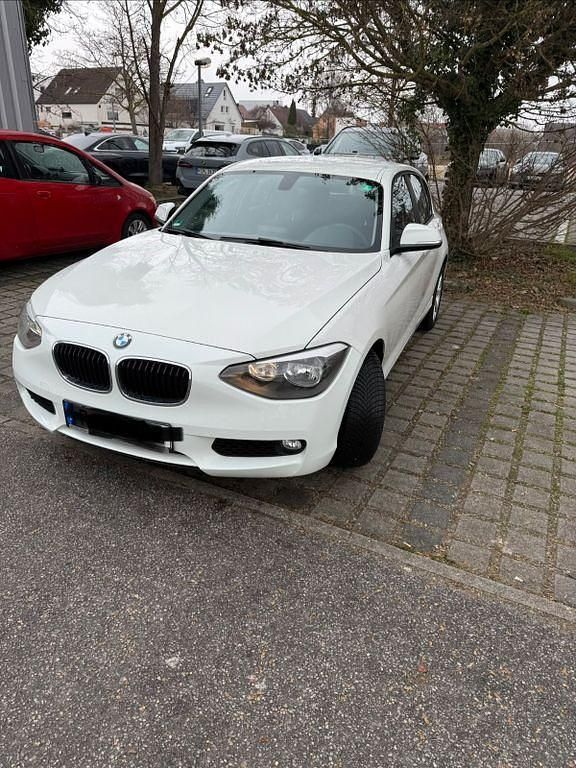 Gebraucht BMW 114 102 PS (75 kW) 2014 Weiß Kleinwagen
