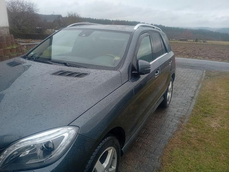Gebraucht Mercedes ML350 258 PS (189 kW) 2015 Grau SUV
