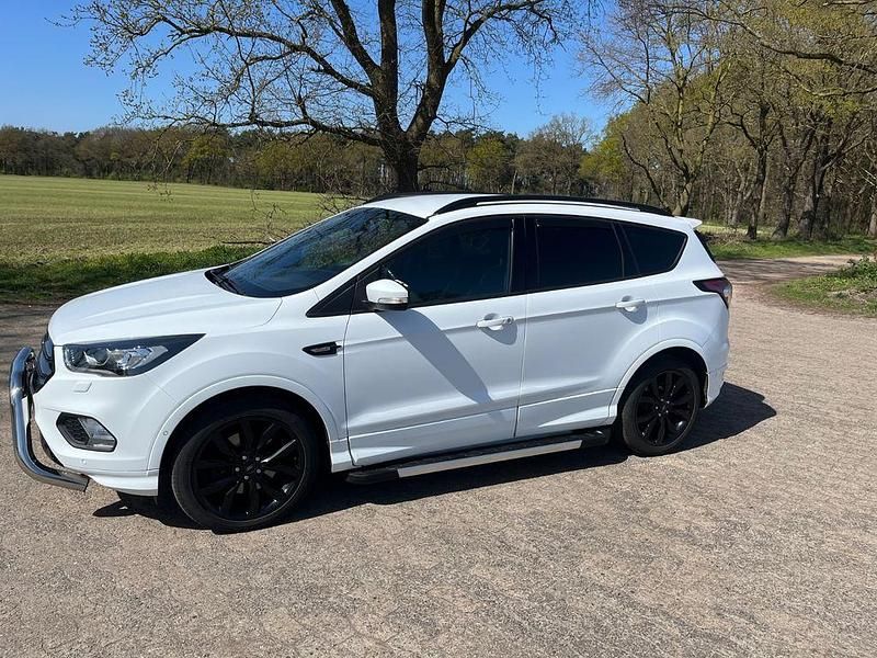 Gebraucht Ford Kuga ST-Line 150 PS (110 kW) 2018 Weiß SUV