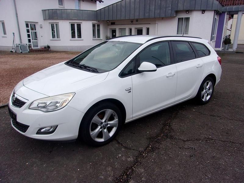 Gebraucht Opel Astra 140 PS (102 kW) 2012 Weiß Kombi
